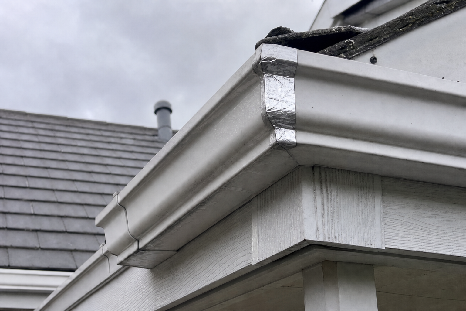 Same gutter joint sealed dry with aluminium butyl tape